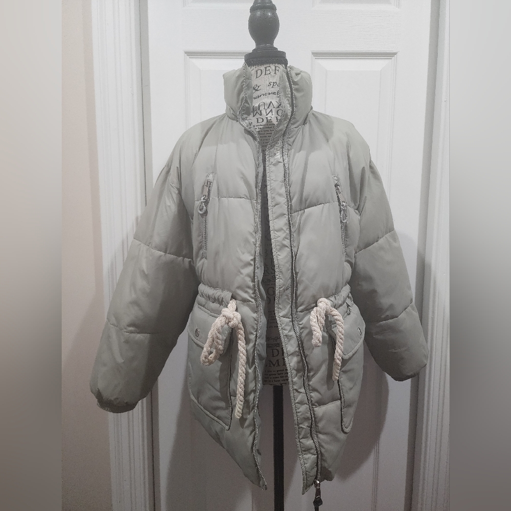 Urban Outfitters Puffer Coat Size Small